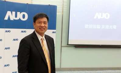 友達光電董事長(cháng)彭雙浪23日在新技術(shù)、新產(chǎn)品記者會(huì )